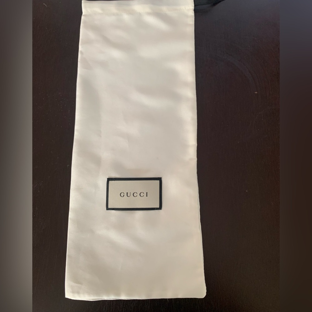GUCCI silky feel white, lightweight, oblong, drawstring, dust bag VVGUC